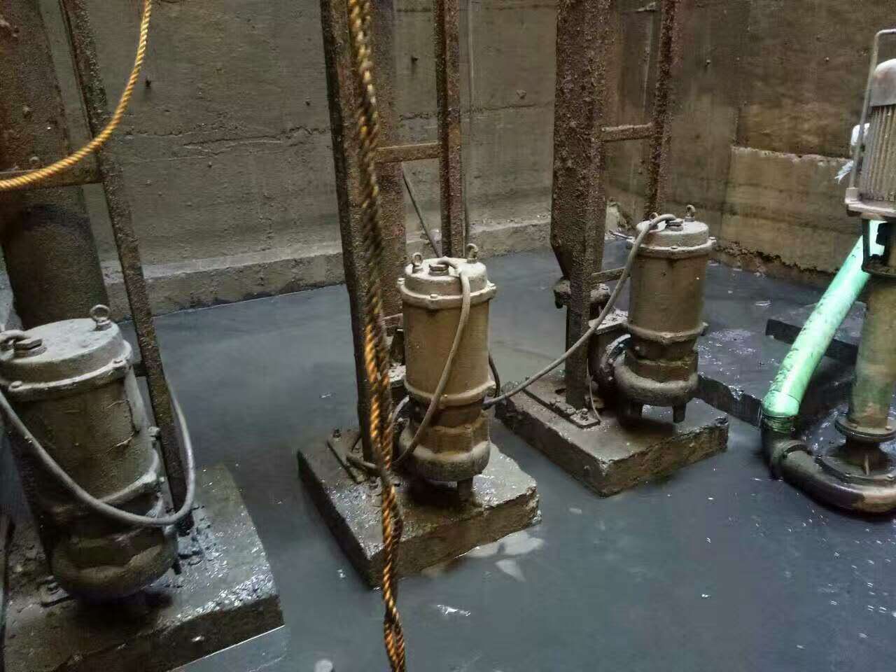 新洲污水池清理